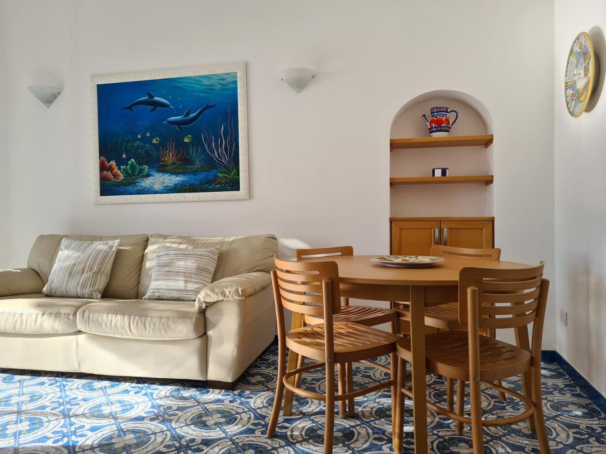 Il Dipinto Διαμέρισμα Κάπρι Εξωτερικό φωτογραφία